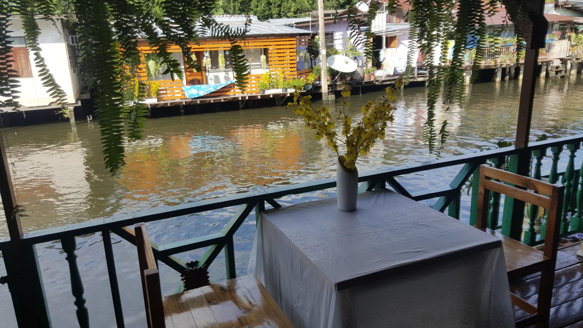 Bangluang House Hotel Bangkok Exterior photo