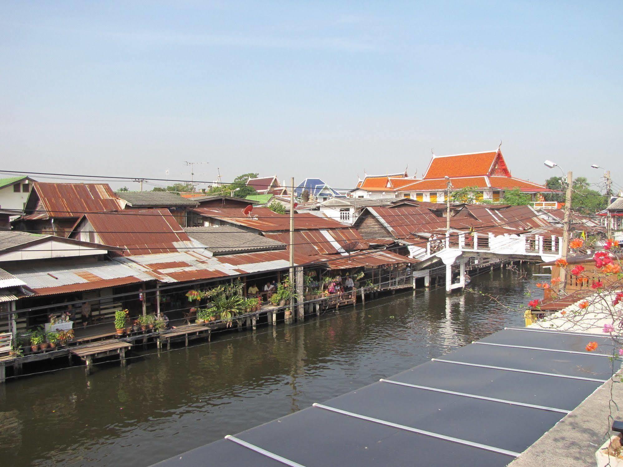 Bangluang House Hotel Bangkok Exterior photo