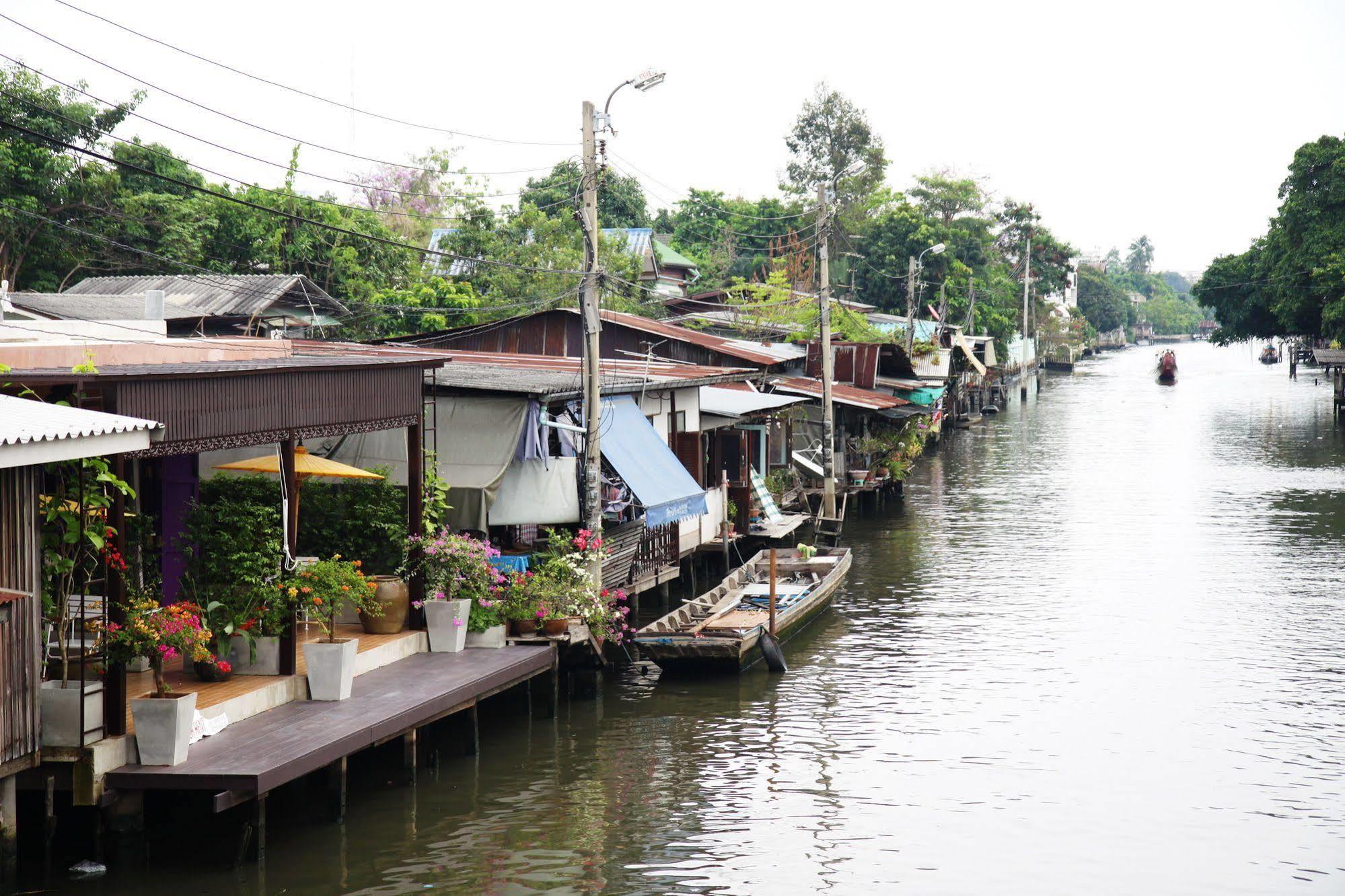 Bangluang House Hotel Bangkok Exterior photo